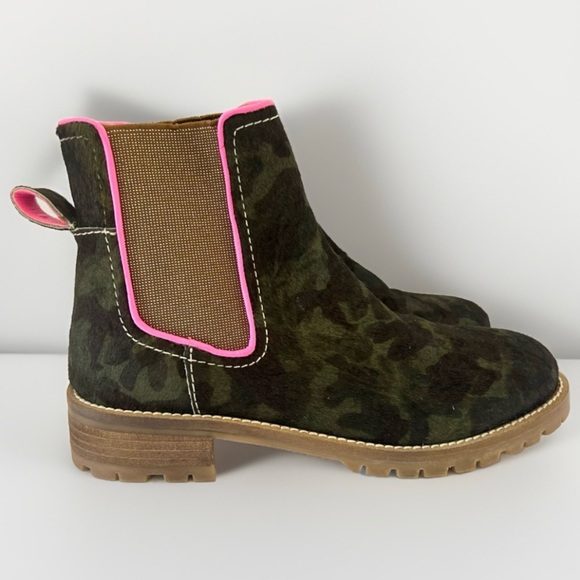 Boden Freya Chelsea Boots Camo Calf Hair Metallic Pink Green NWOT Size EU37 US 6 - Picture 3 of 16